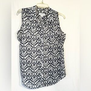 NWOT MEDIUM CLAIBORNE DARK BLUE WHT FLORAL 1 PKT SLEEVELESS BUTTON FRONT SHIRT